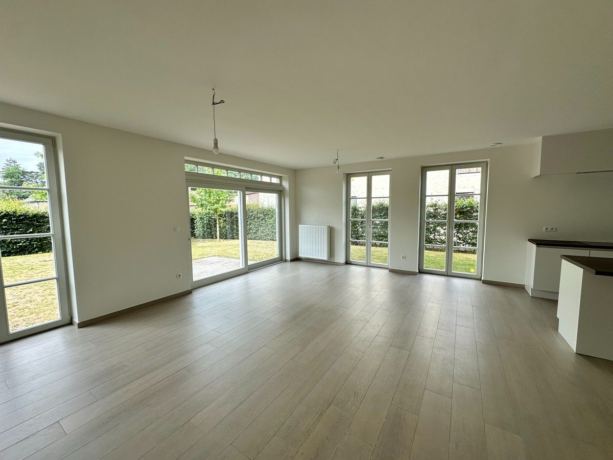 Mooi gelijkvloersappartement met 2 slpk en parking foto 3