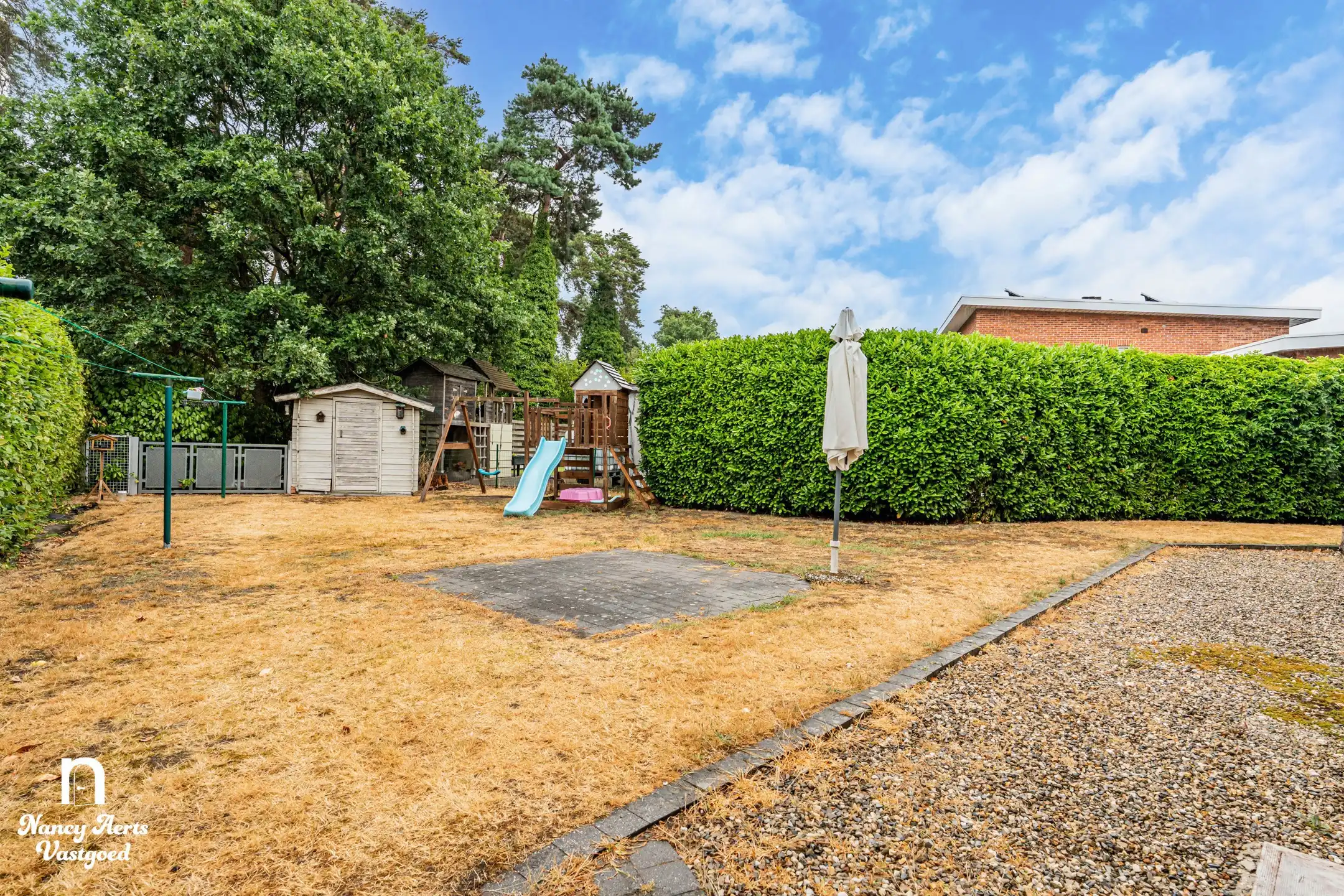 Ruime, vrijstaande gezinswoning met grote tuin en potentieel foto 27