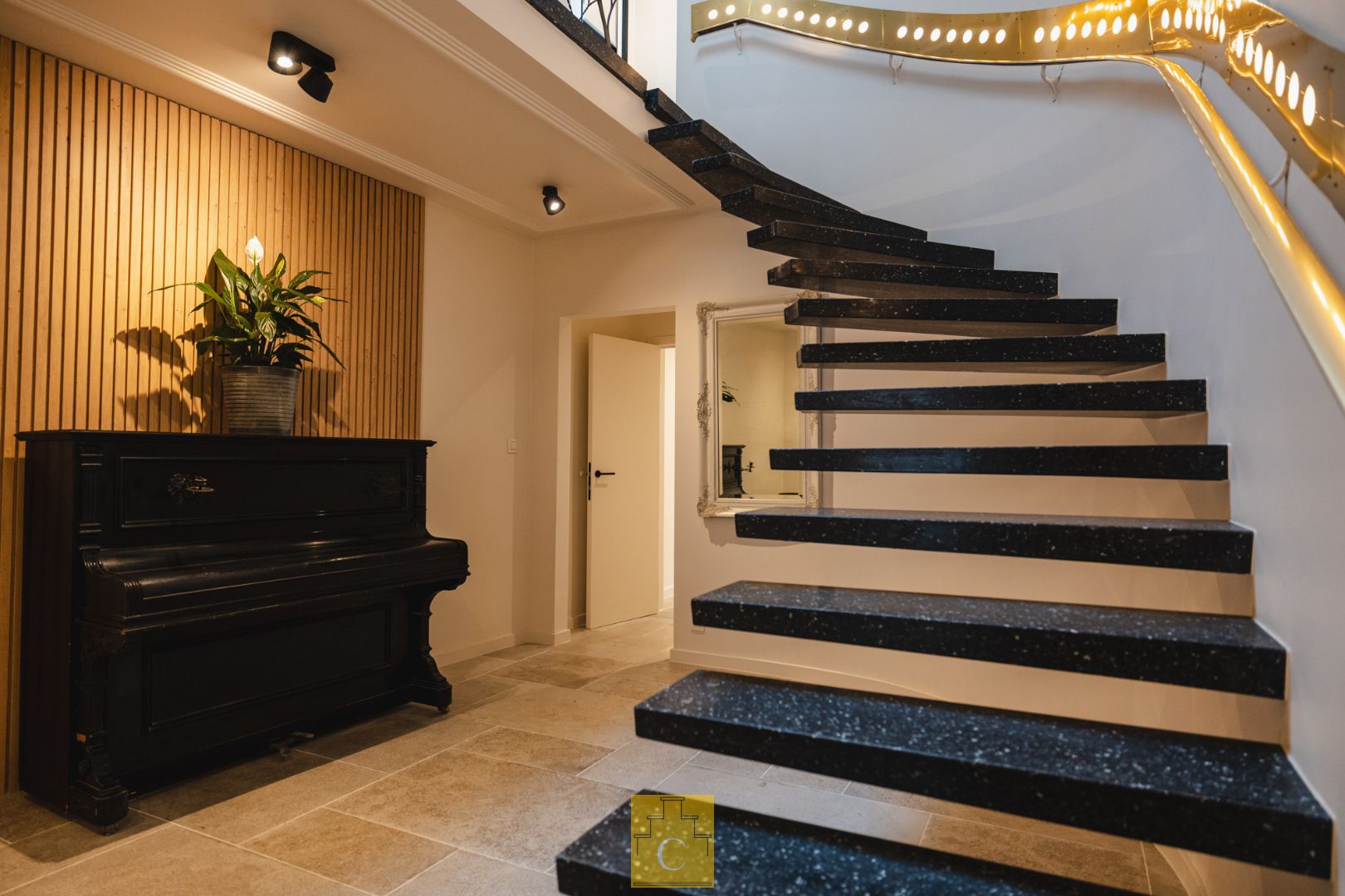 Volledig gerenoveerde stadswoning met tuin, garage en praktijkruimte foto 6