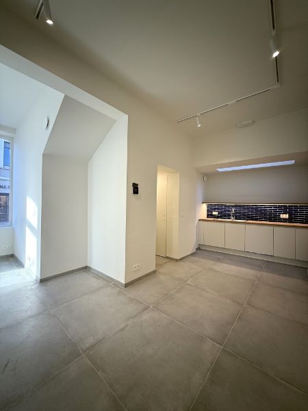 Unieke gerenoveerde eigendom met handelsruimte & triplex appartement met zicht op Coupure foto 27