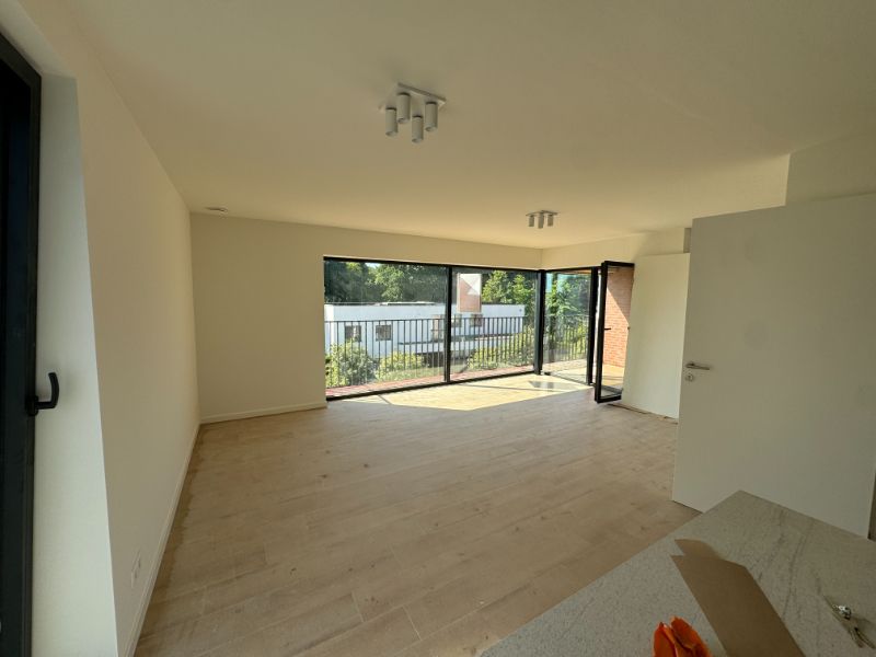 GLOEDNIEUW app 2e VD met 2 slaapkamers en terras! foto 11