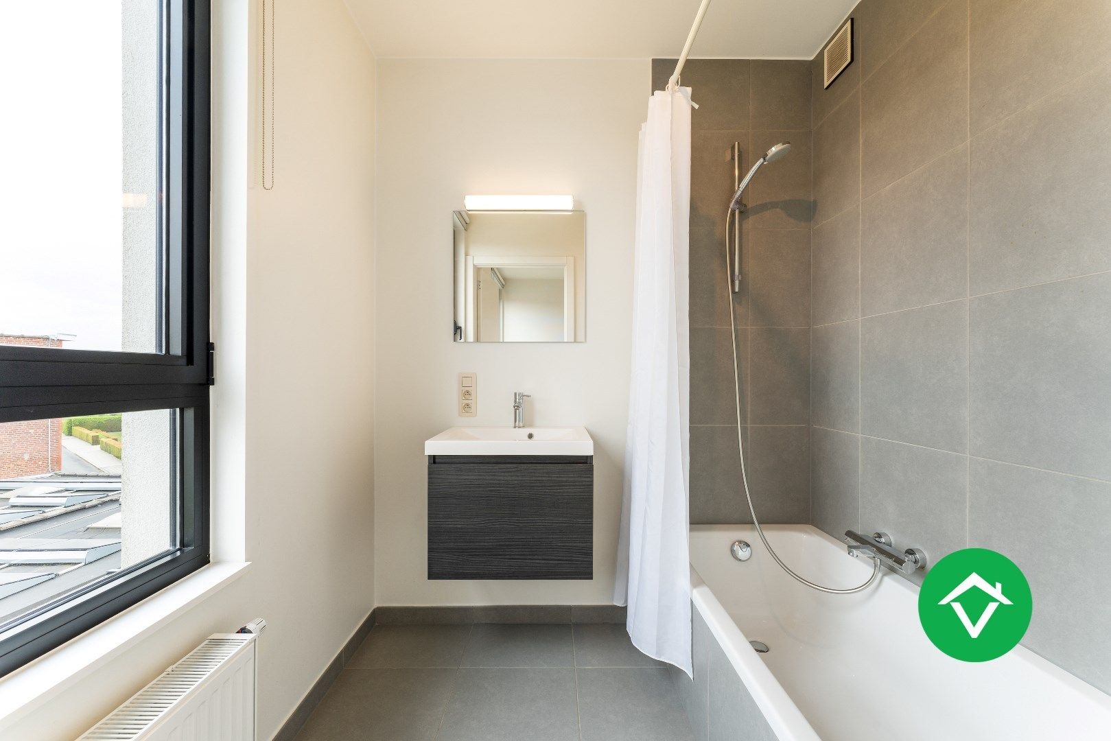 Recent, instapklaar appartement met één slaapkamer, ruim terras en autostaanplaats te Roeselare foto 18