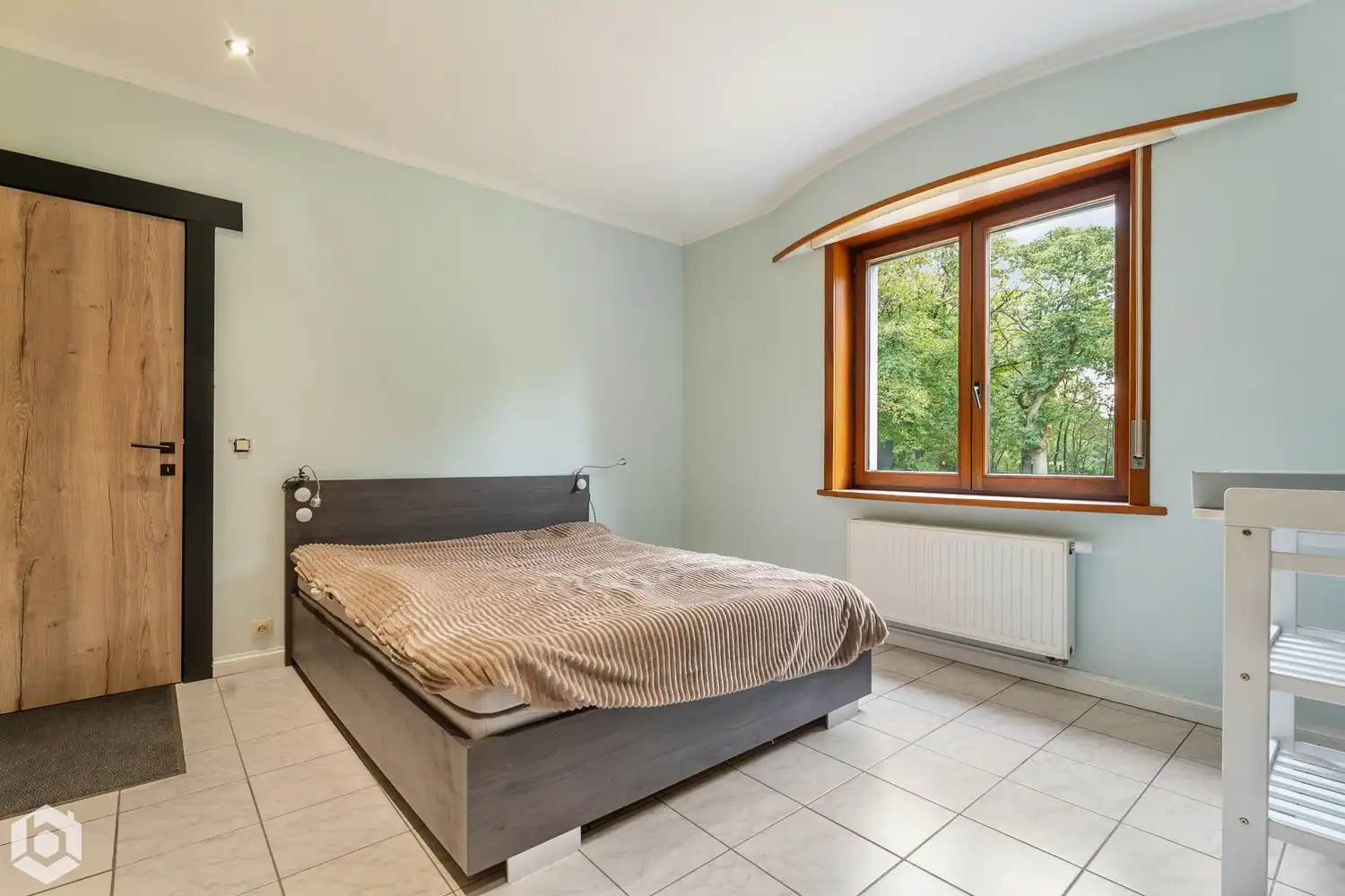 Prachtige gerenoveerde ruime woning in een groen kader foto 11