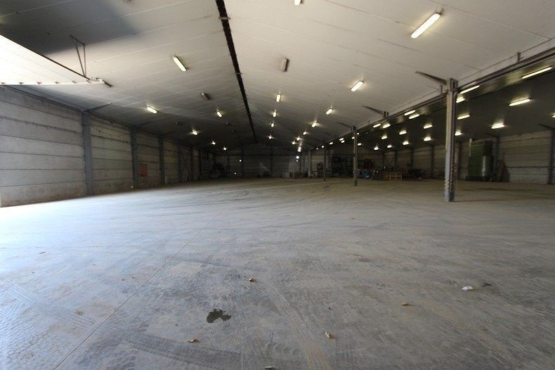 Loods met burelen te huur te Koekelare  foto 2