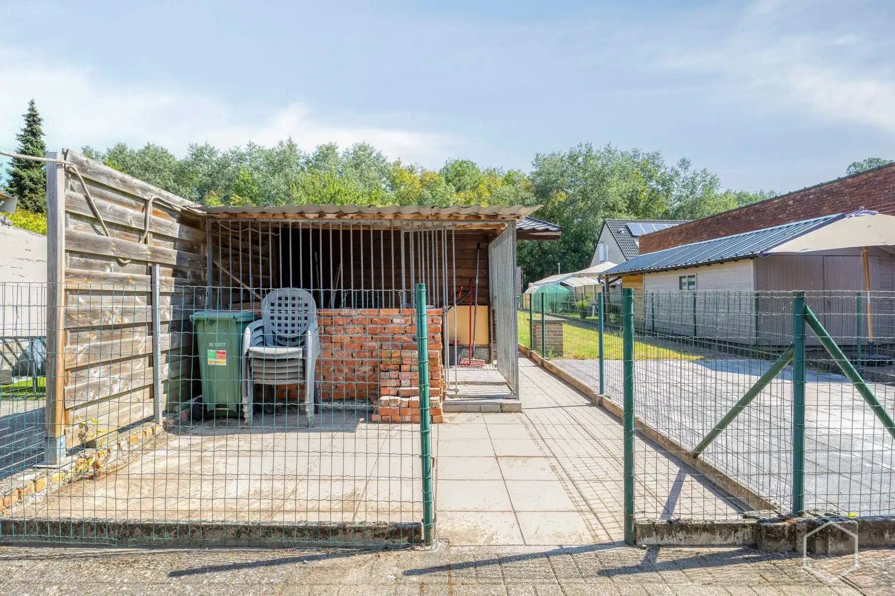 Gezellige stadswoning met 2 slaapkamers en parking achteraan foto 14