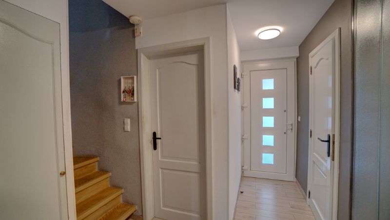 Vernieuwd woonhuis van 140m² met garage en tuin in half-open-bebouwing foto 9