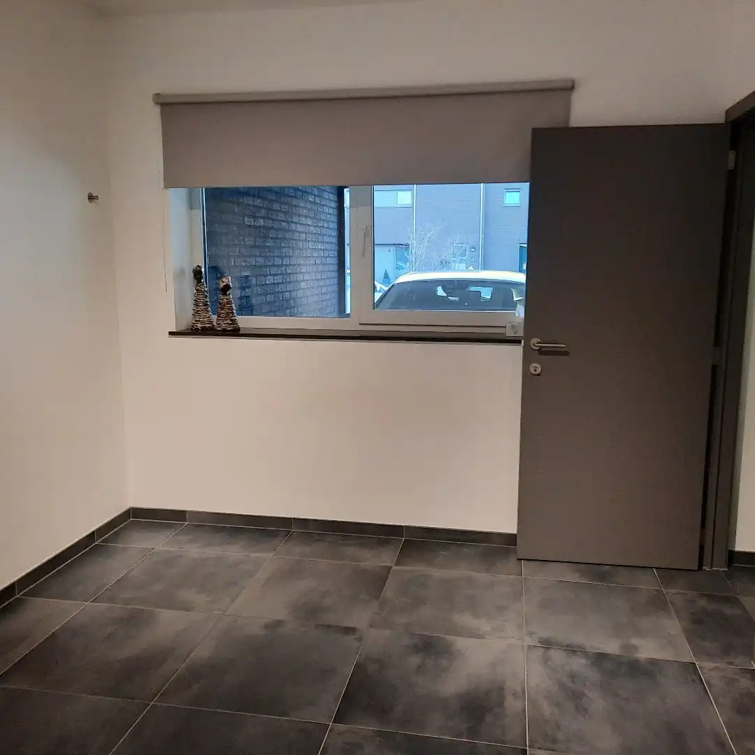 Recent, gelijkvloers appartement afgewerkt met hedendaagse materialen nabij Maaseik! foto 11