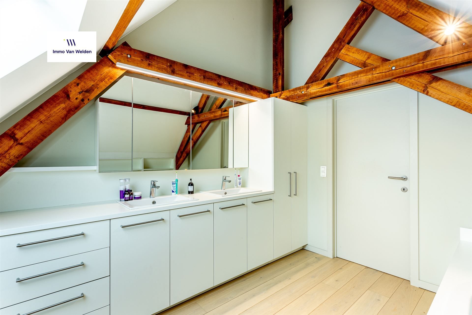 Rustig gelegen villa in groene wijk van Oudenaarde, op wandelafstand van het centrum
. foto 19