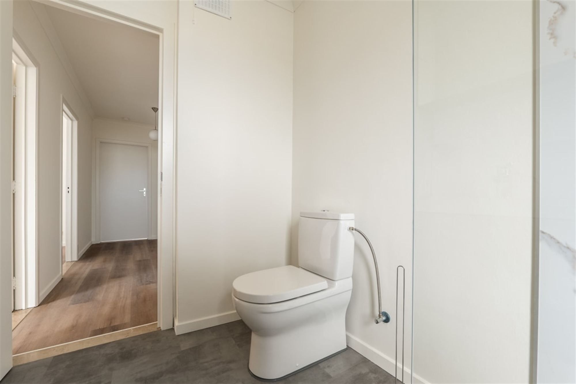 KNAP APPARTEMENT MET 2 SLKS EN PARKEERPLAATS VLAKBIJ HET CENTRUM VAN SINT-TRUIDEN  foto 20