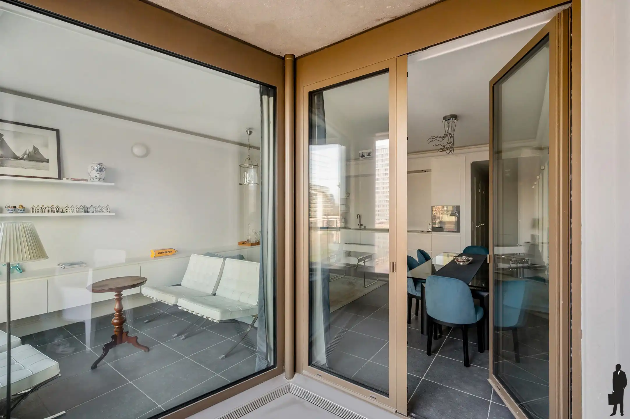 Lichtrijk BEN-appartement met open waterzicht in London Residence foto 5
