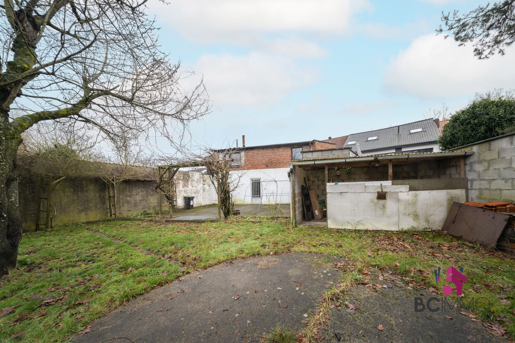 Ruime woning met tuin – ideaal gelegen nabij scholen. foto 27