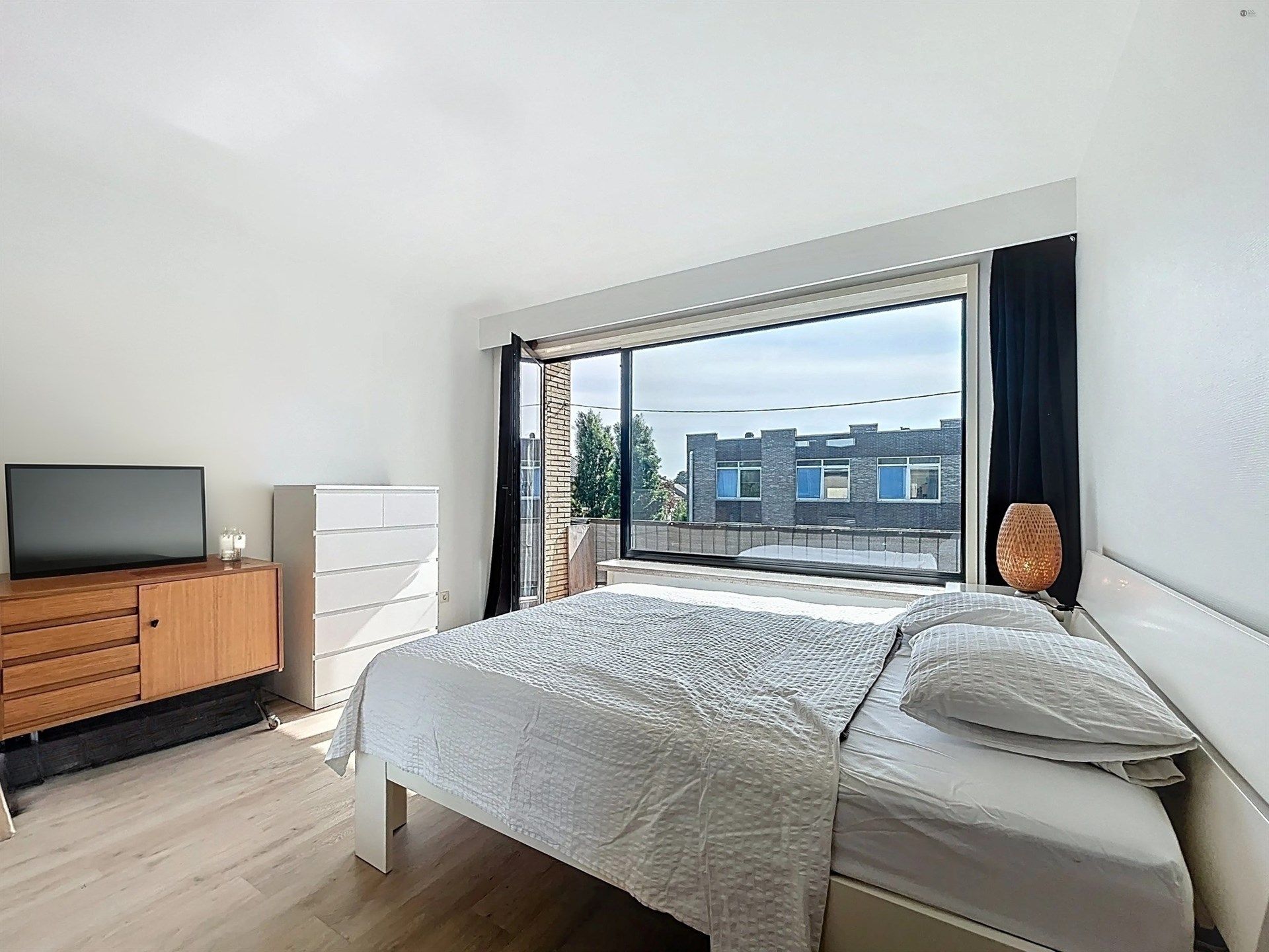 Prachtig drie slaapkamer appartement in hartje Beveren! foto 6
