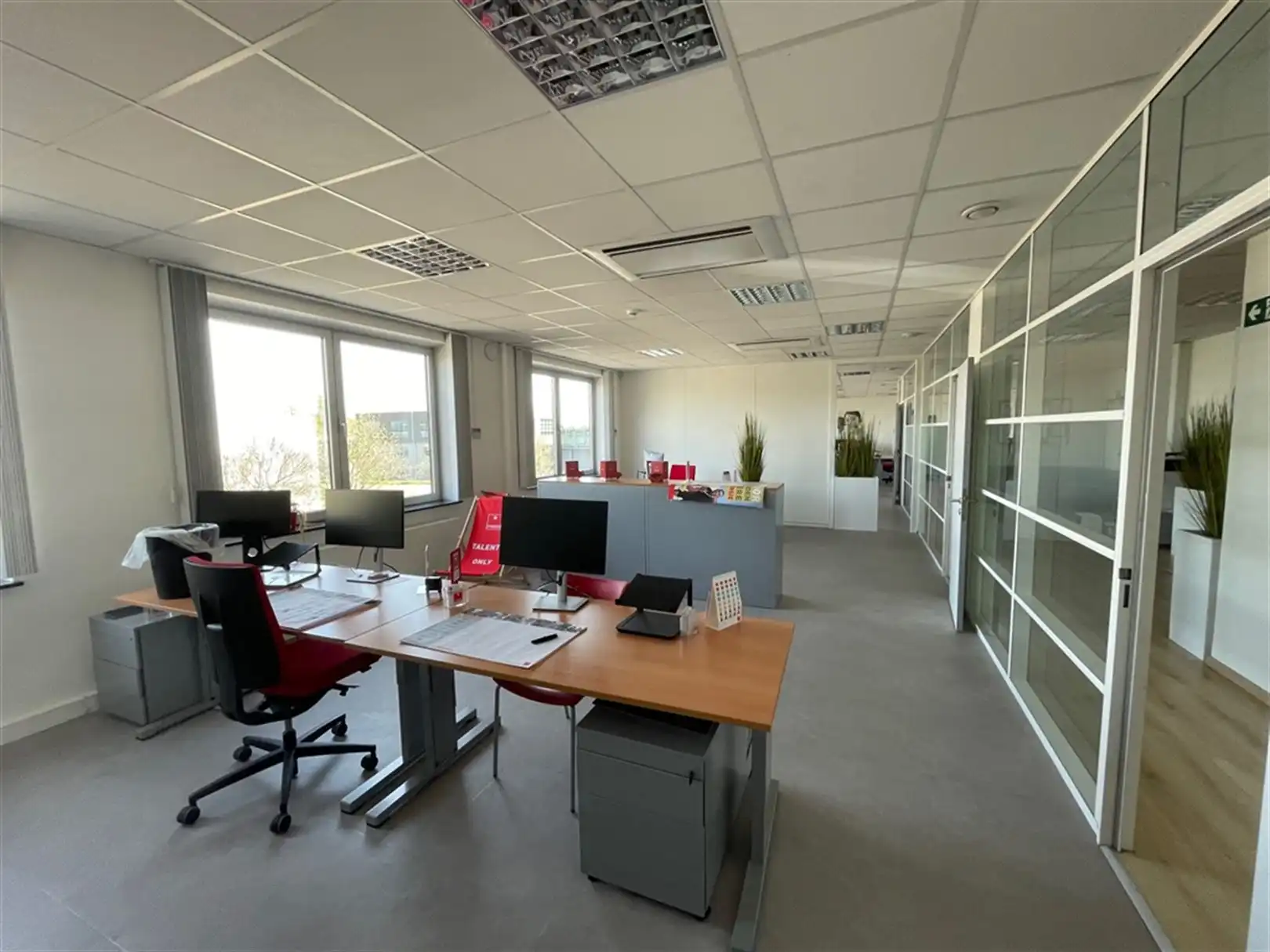 Kantoorgebouw foto 9