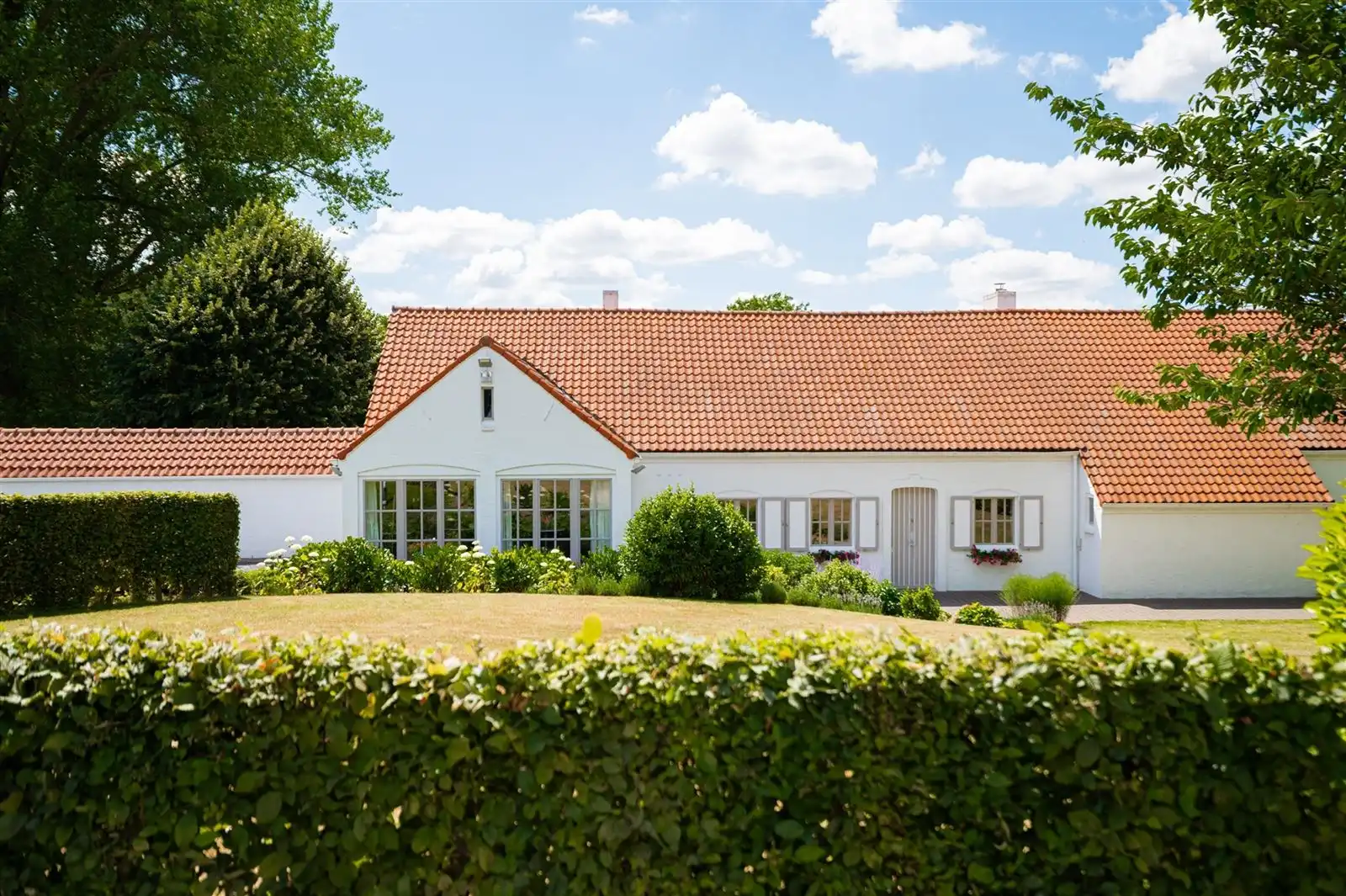 Landhuis met tuin en weide op +/-  78are foto 2