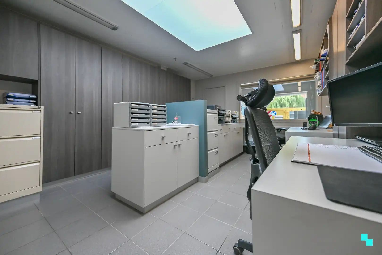 Gunstig gelegen werkplaats / magazijn met bureel en diverse parkeergelegenheid foto 24