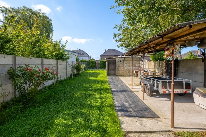 Volledig gerenoveerde woning met 3 slaapkamers, tuin en garage foto 14