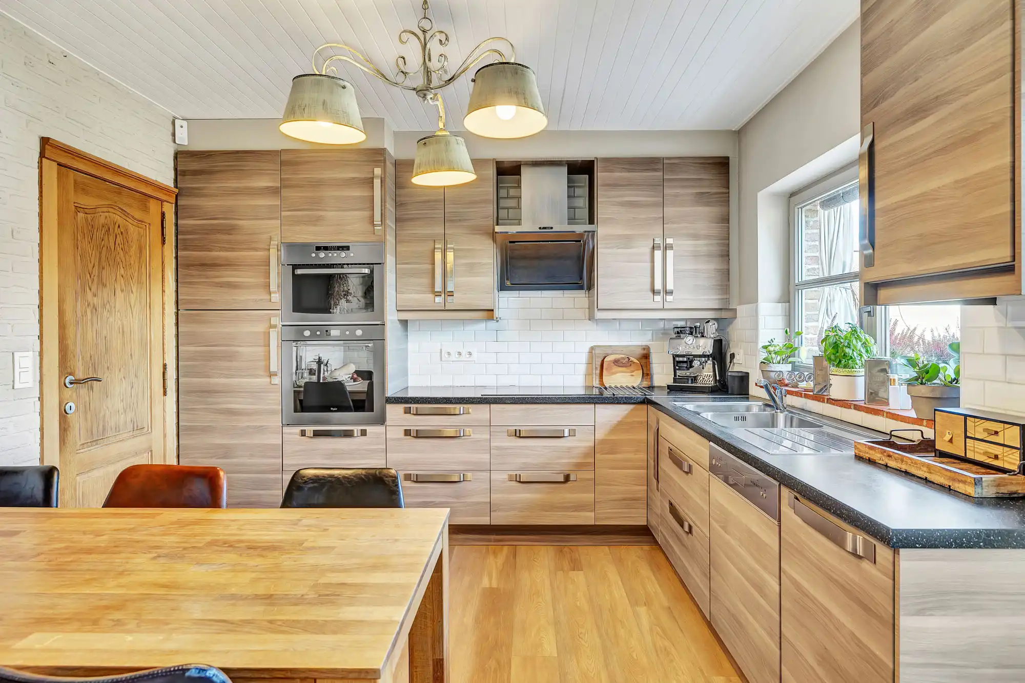 Charmante instapklare woning met 4 slpks, garage en tuin foto 9