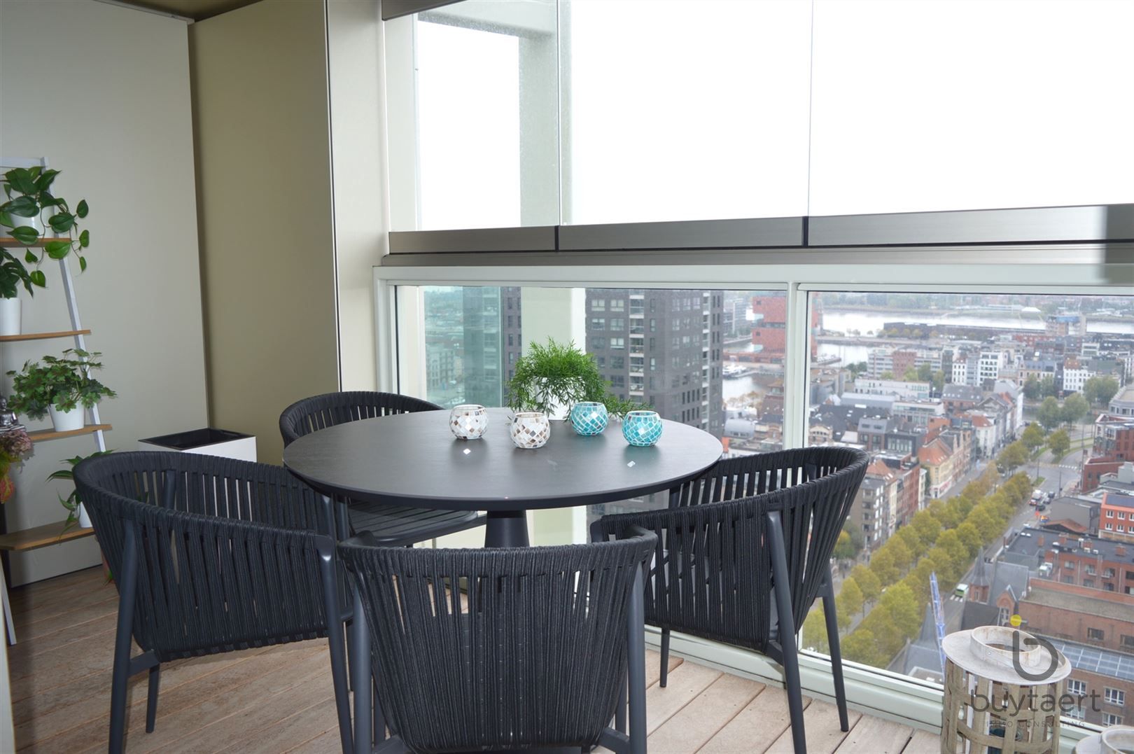 Subliem drie slaapkamer appartement op de Sky line in Antwerpen! foto 13
