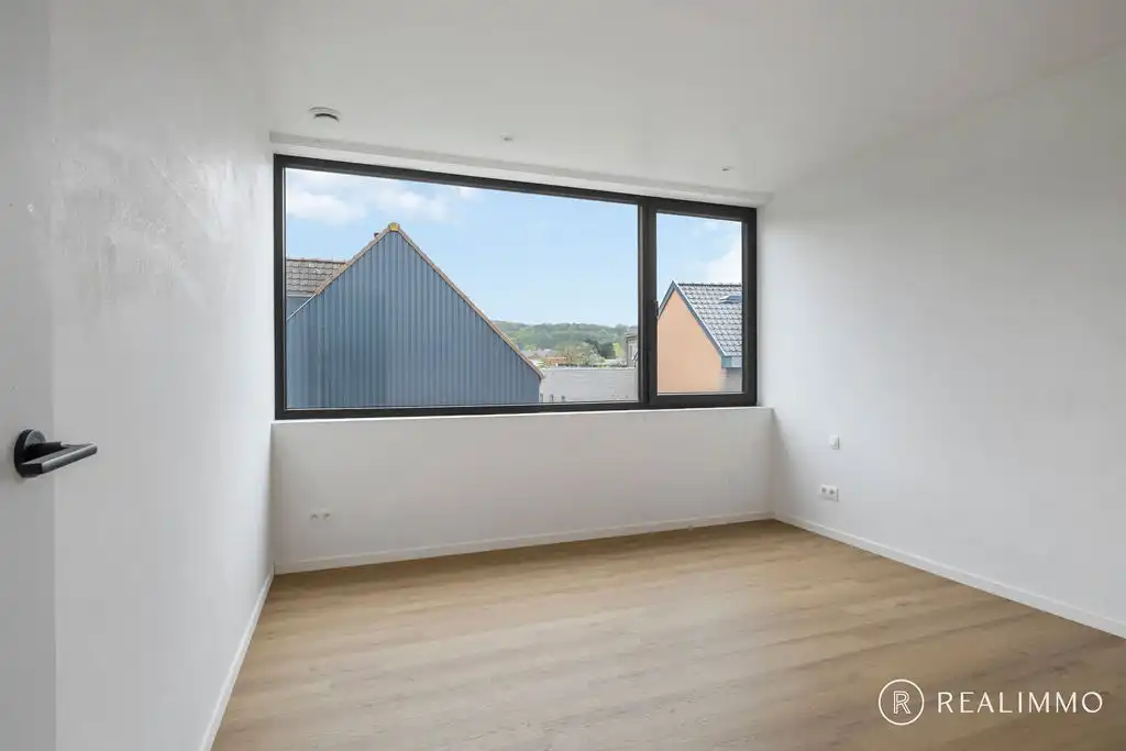 Instapklaar & stijlvol wonen met aangelegde tuin, oprit én terras! foto 9