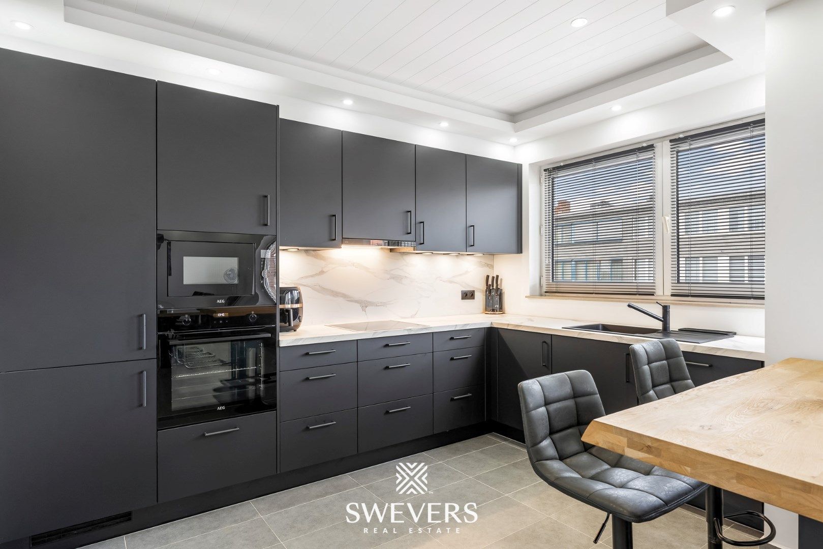 Volledig gerenoveerd appartement van 102 m² met ruim terras en garagebox foto 11