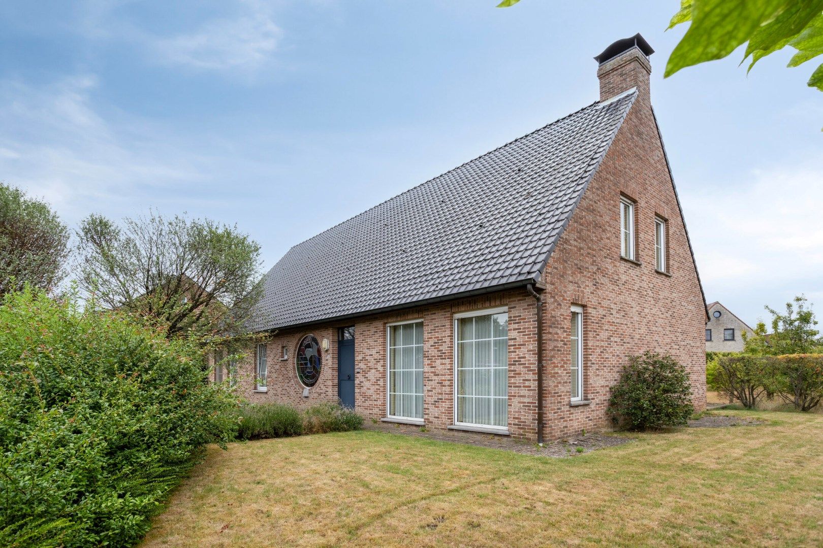 Ruime woning met 3 slaapkamers op een perceel van 1.880 m² te Olen-Centrum ! foto 2