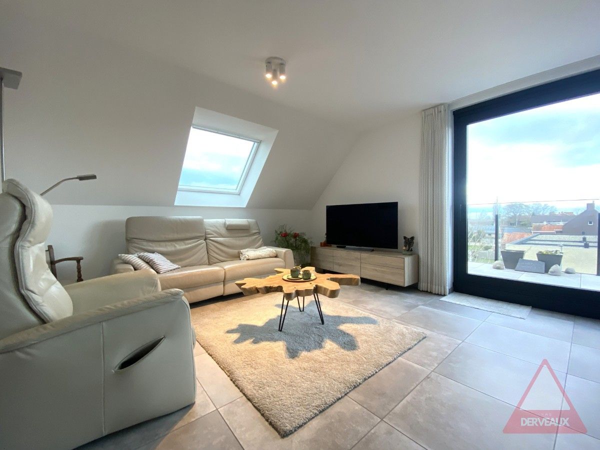 Zonnebeke – Dakappartement met terras en landelijk zicht foto 3