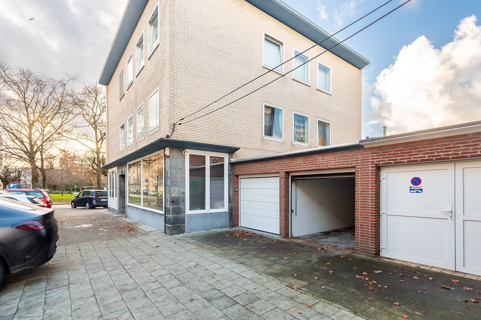 Ruim gelijkvloers appartement met 3 slp, stadskoer en garage foto 19