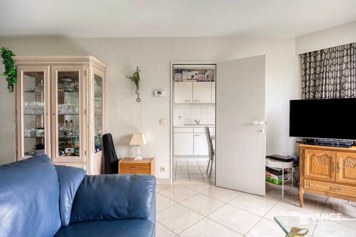 Instapklaar appartement met terras op toplocatie in Ekeren foto 4