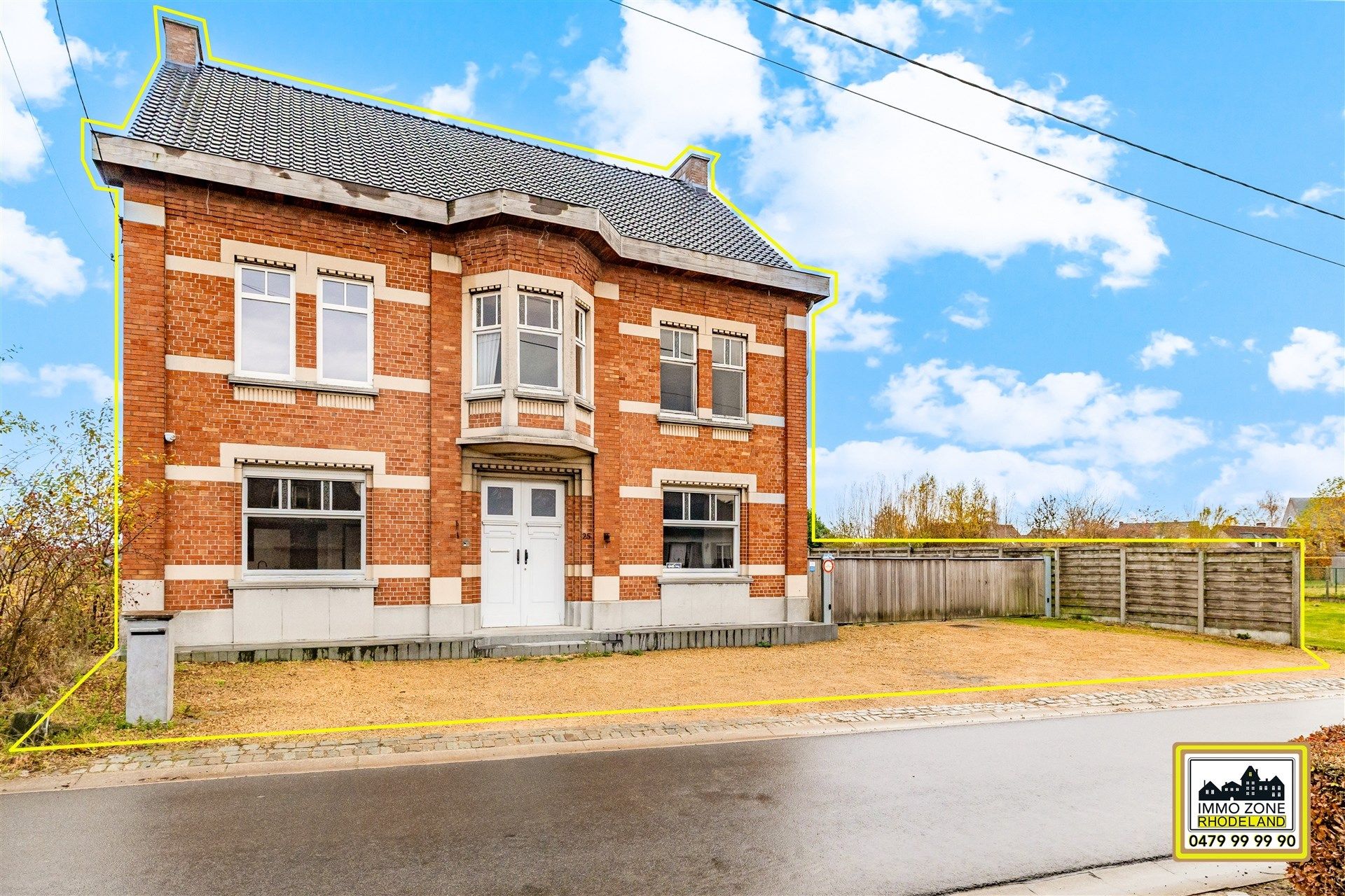 Hoofdfoto van de publicatie: Karaktervolle woning met 4 slpks en magazijn