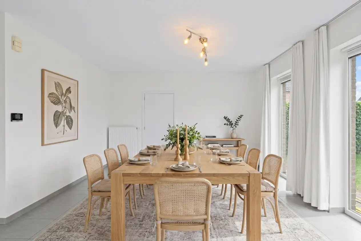 Moderne en energiezuinige gezinswoning in hartje Lochristi foto 5