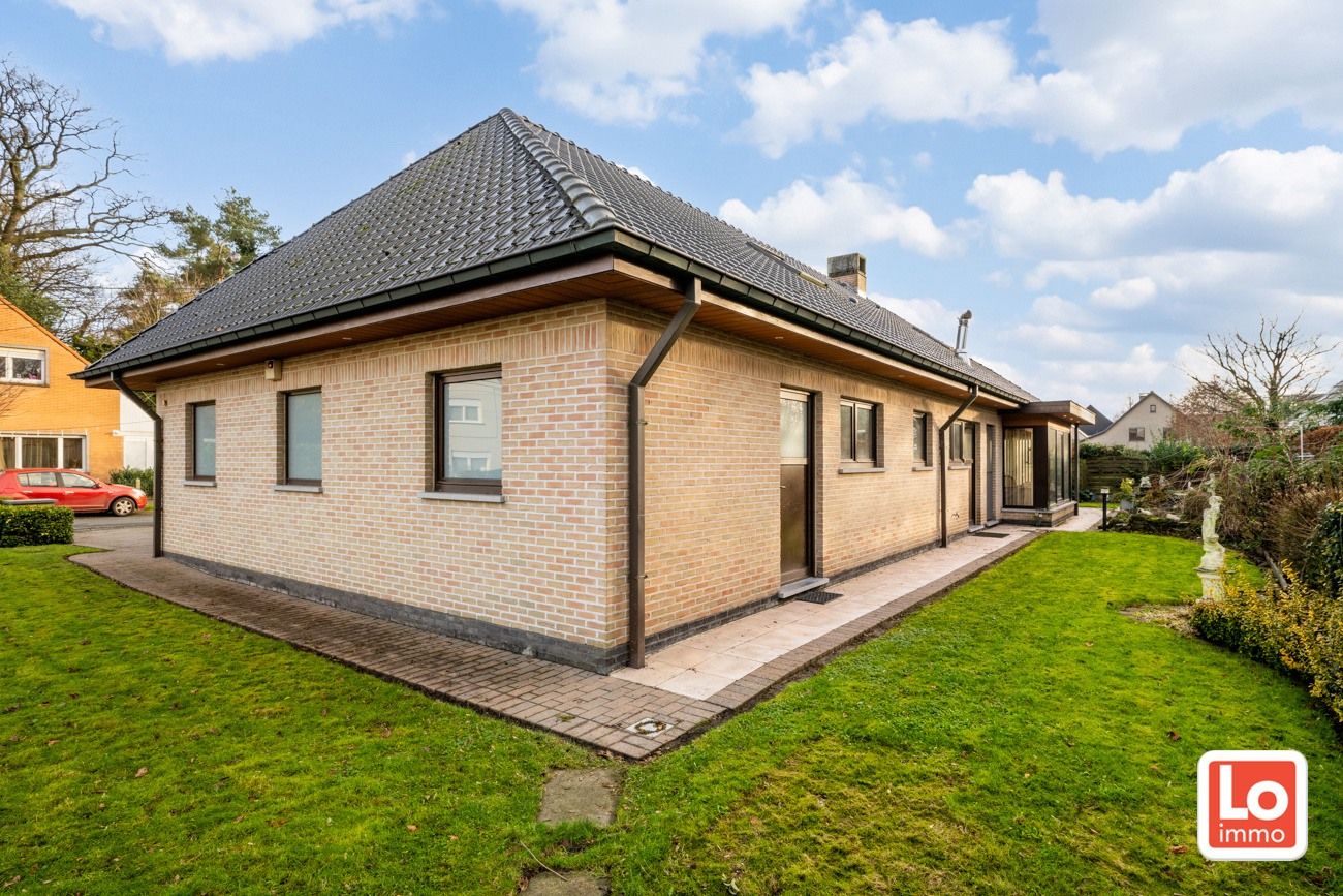 VERKOCHT! Mooie én energiezuinige alleenstaande bungalow met inpandige garage op een rustige locatie nabij het dorp van Beervelde! foto 17