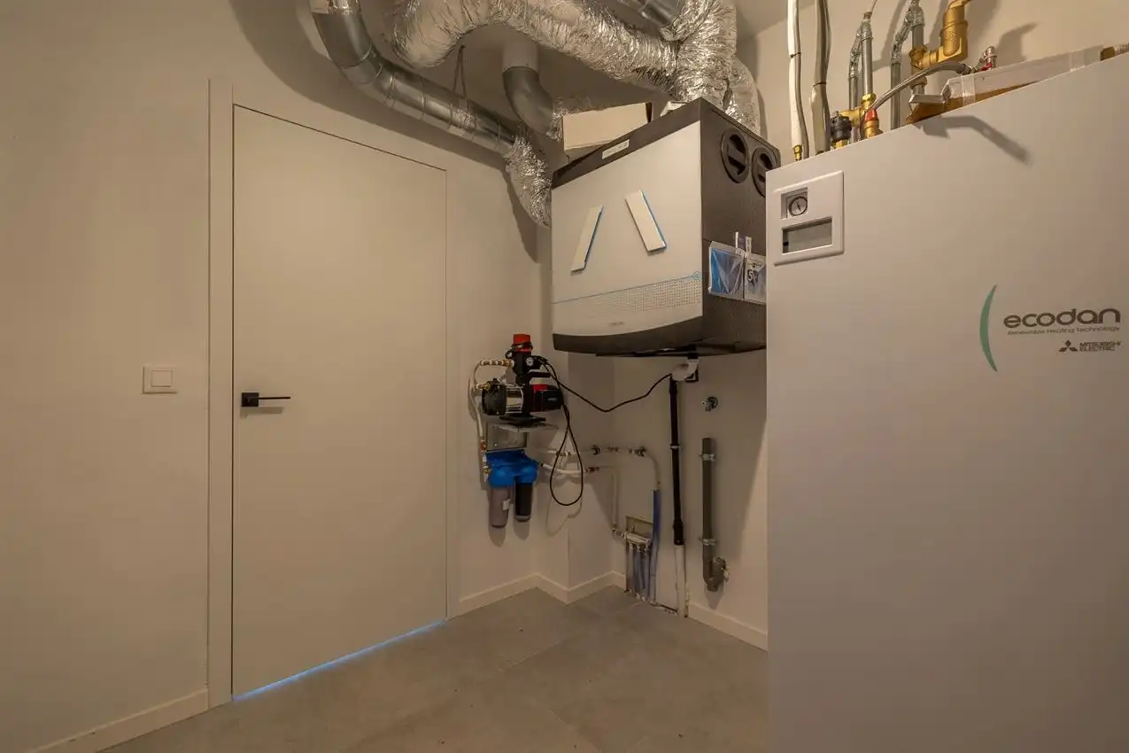 Kwalitatief afgewerkte nieuwbouwwoning met 3 slk. foto 22