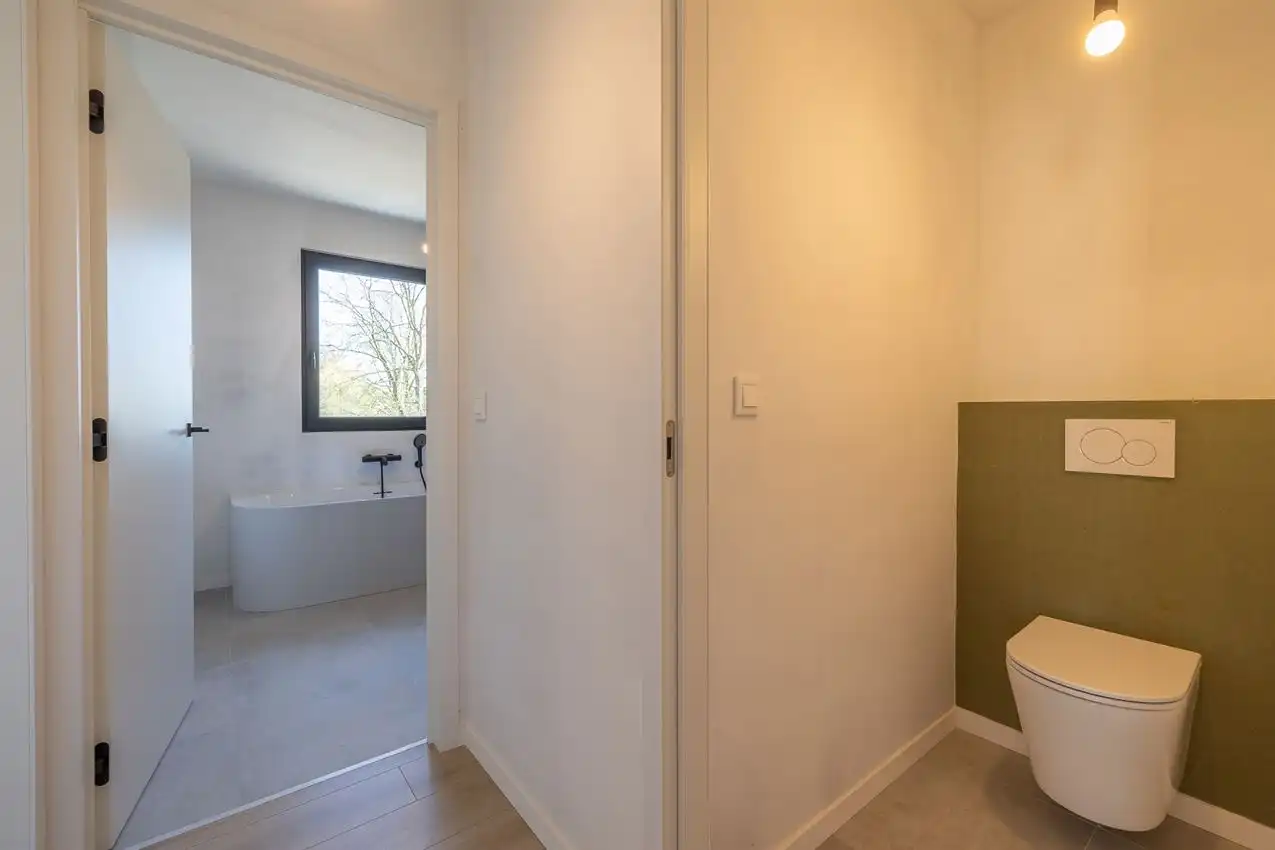 Kwalitatief afgewerkte nieuwbouwwoning met 3 slk. foto 22