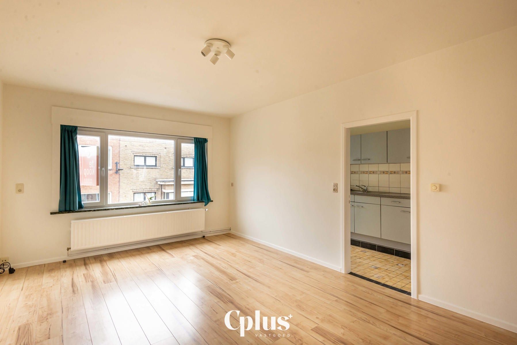 Tweeslaapkamer appartement nabij station - Te koop foto {{pictureIndex}}