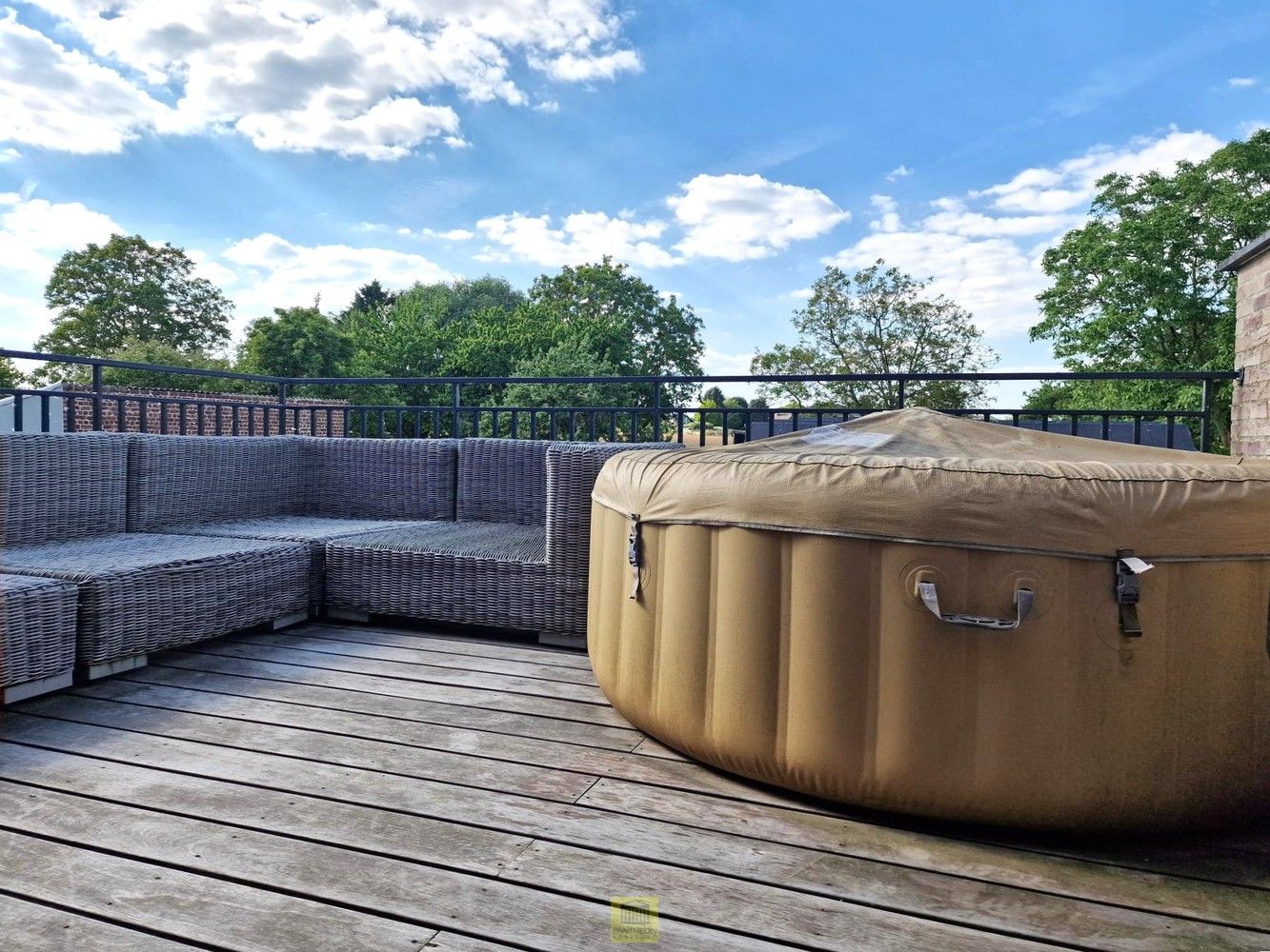 Ruim duplexappartement met aangenaam terras én garage! foto 9