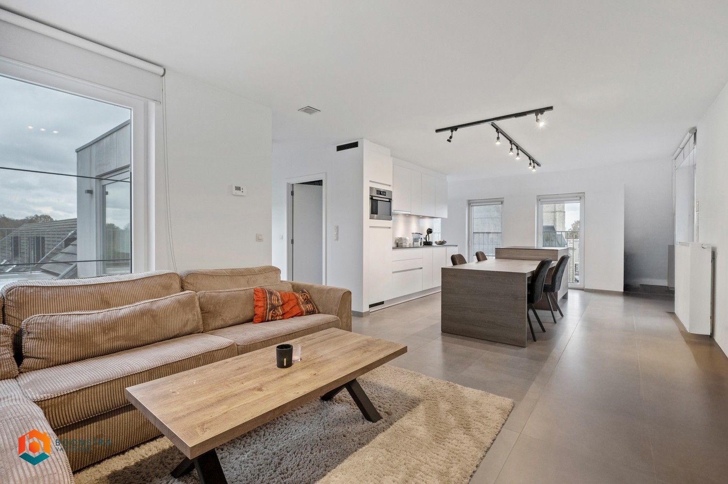 Lichtrijk penthouse met één slpkr en twee terrassen foto 3