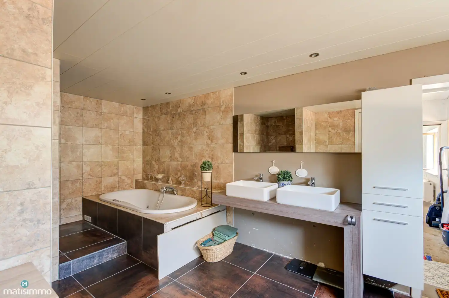 CHARMANTE EN RIANTE EENGEZINSWONING MET 4 RUIME SLAAPKAMERS, 2 BADKAMERS, OPSLAGRUIMTE/WERKHUIS EN UITGESTREKTE TUIN (1.355 M²) IN GROTE-SPOUWEN foto 15