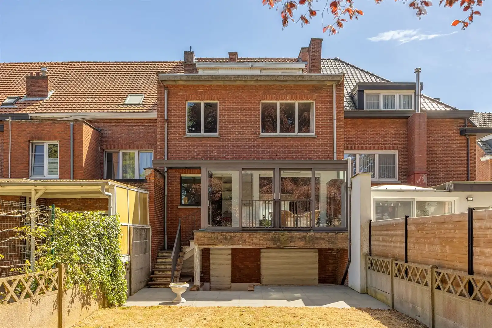 Ruime te renoveren woning met tuin in dorpscentrum foto 2