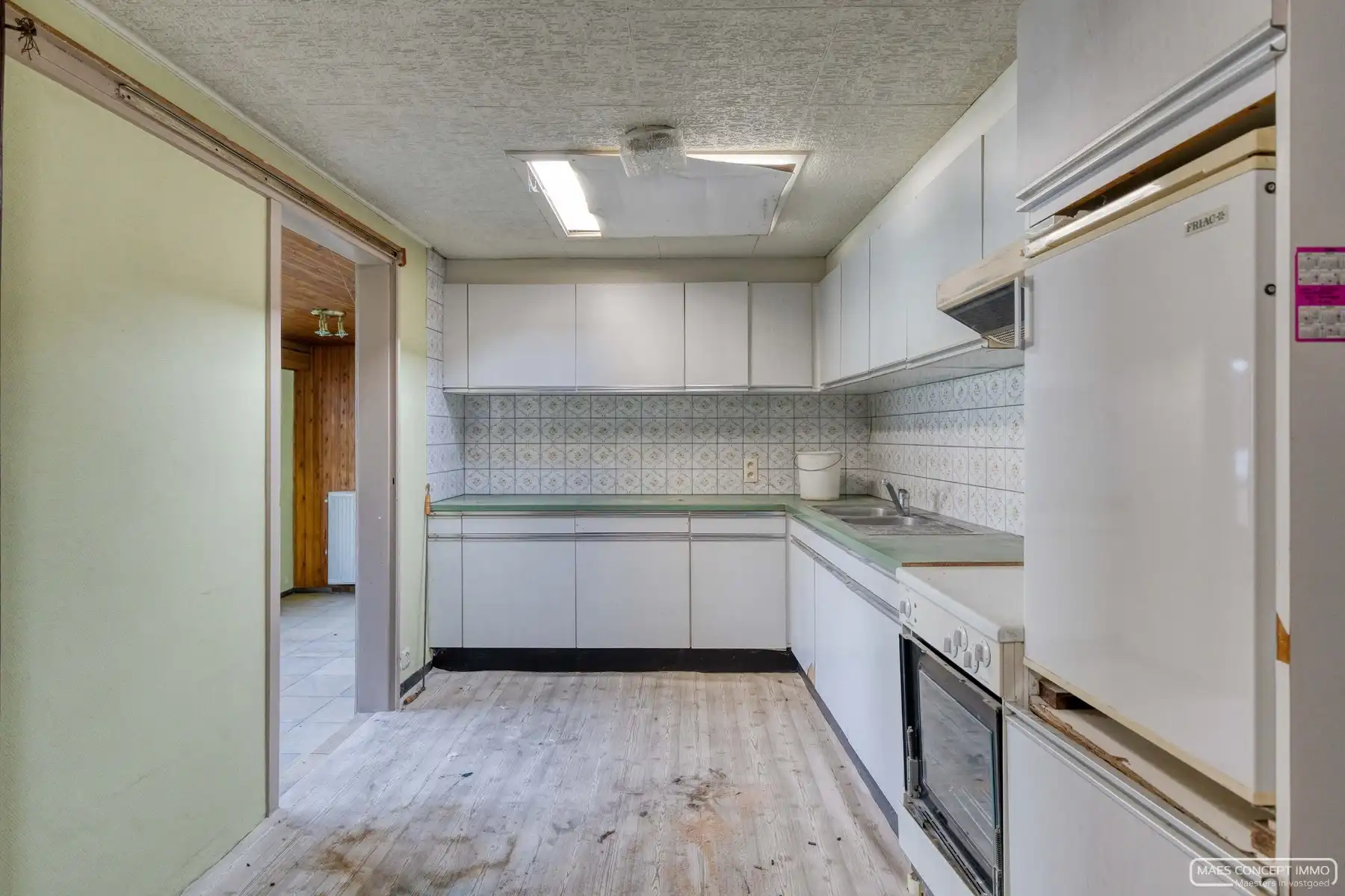 Te koop projectgrond/te renoveren pand in centrum Izegem foto 9