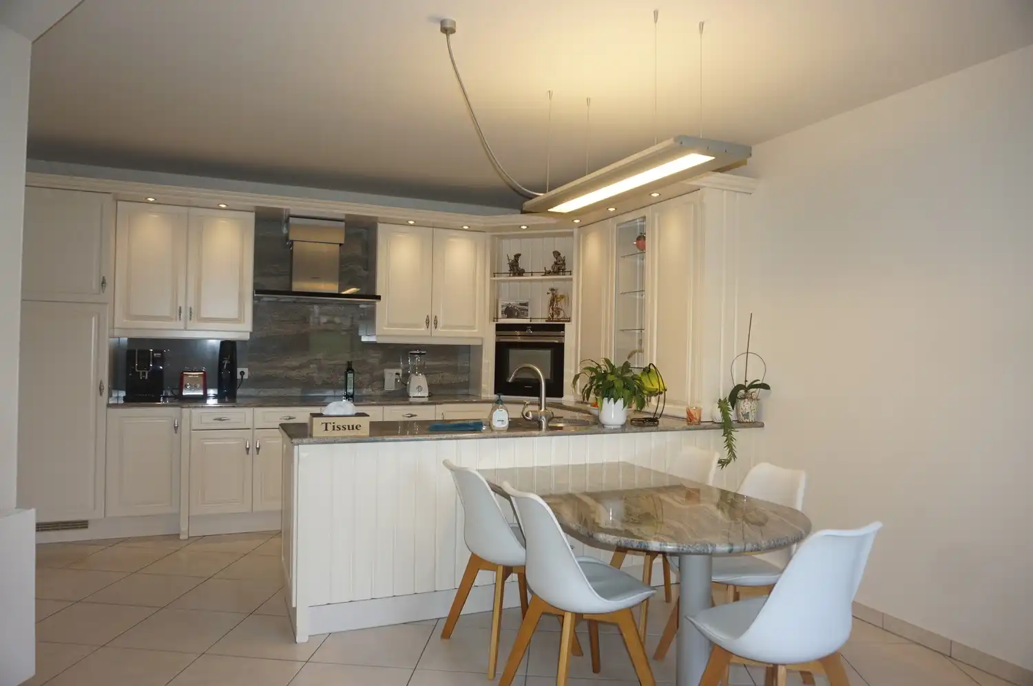 Ruim duplex appartement van 144 m² met terras en ondergrondse autostaanplaats in Tessenderlo foto 2