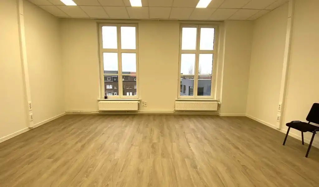 Gerenoveerde kantoren met zicht op water te huur in Gent foto 12