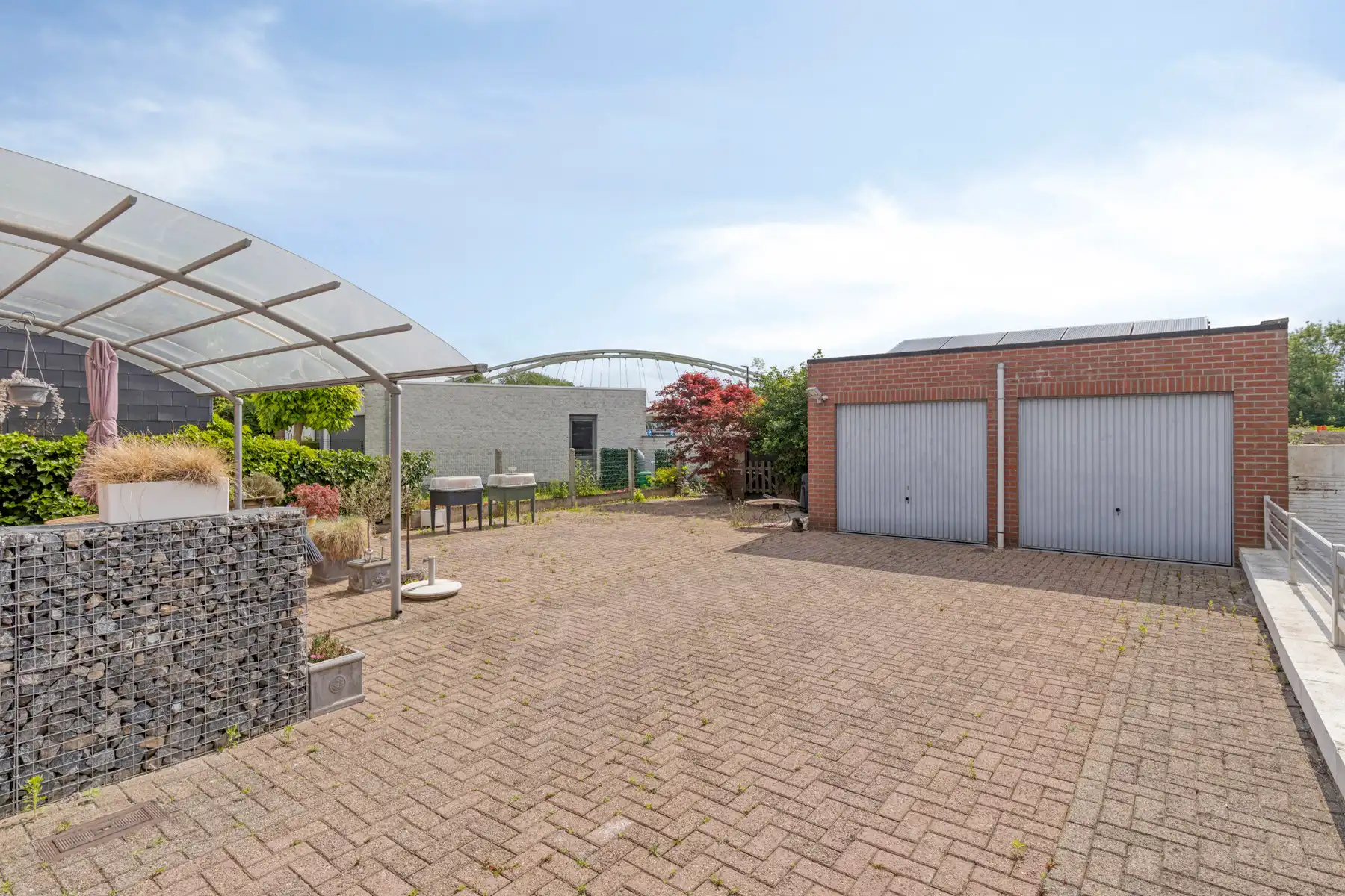 OPTIE Rustig gelegen woning met 2 garages foto 14