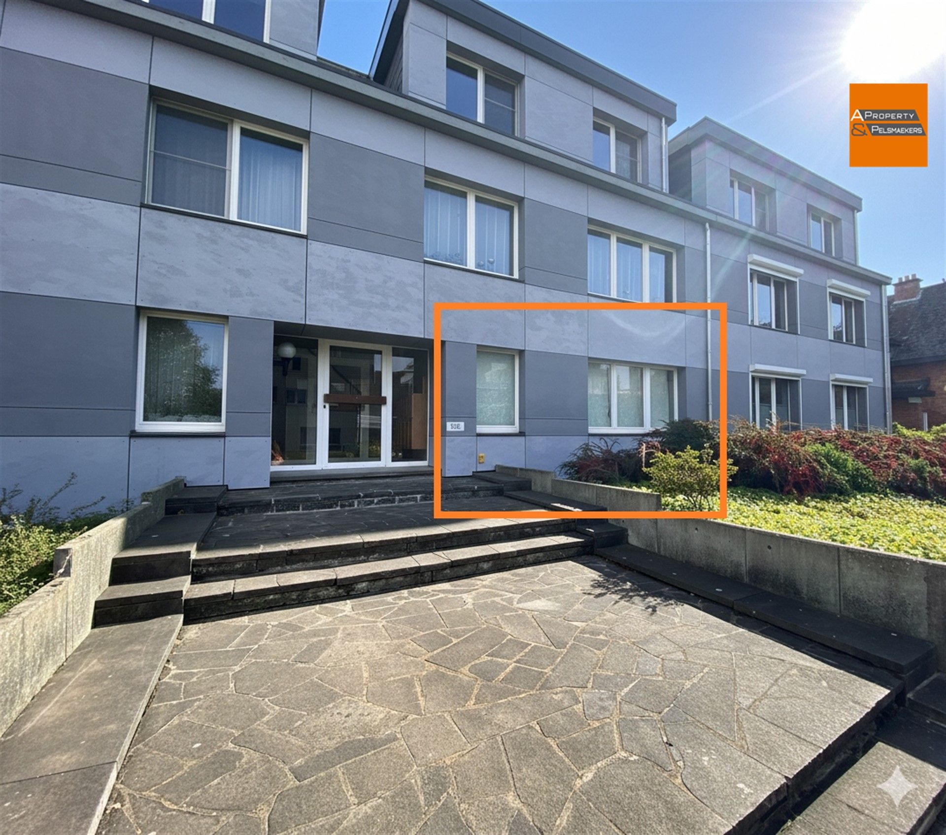 Gelijkvloers appartement met twee slaapkamers en garagebox. foto 3