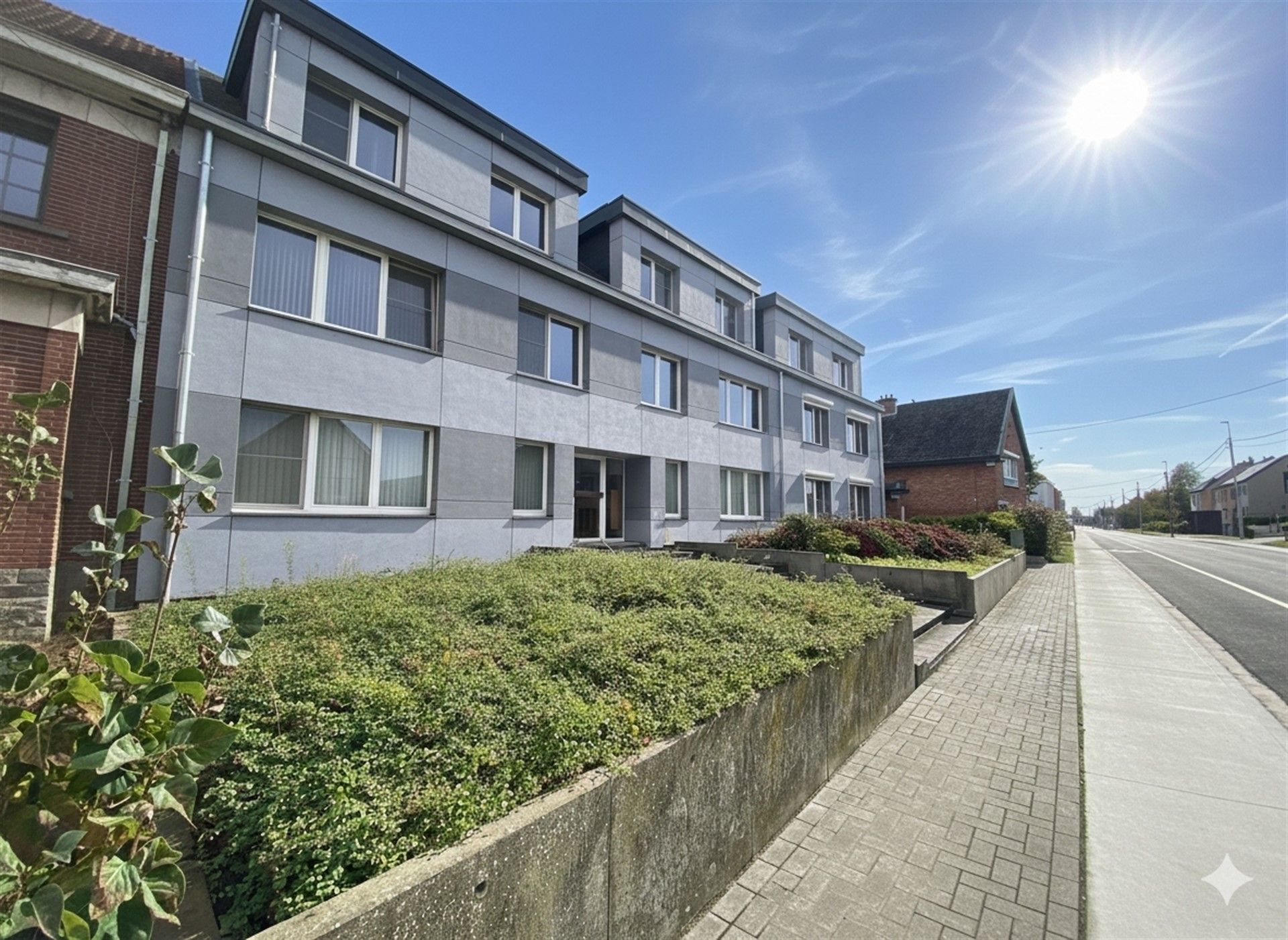 Gelijkvloers appartement met twee slaapkamers en garagebox. foto 3