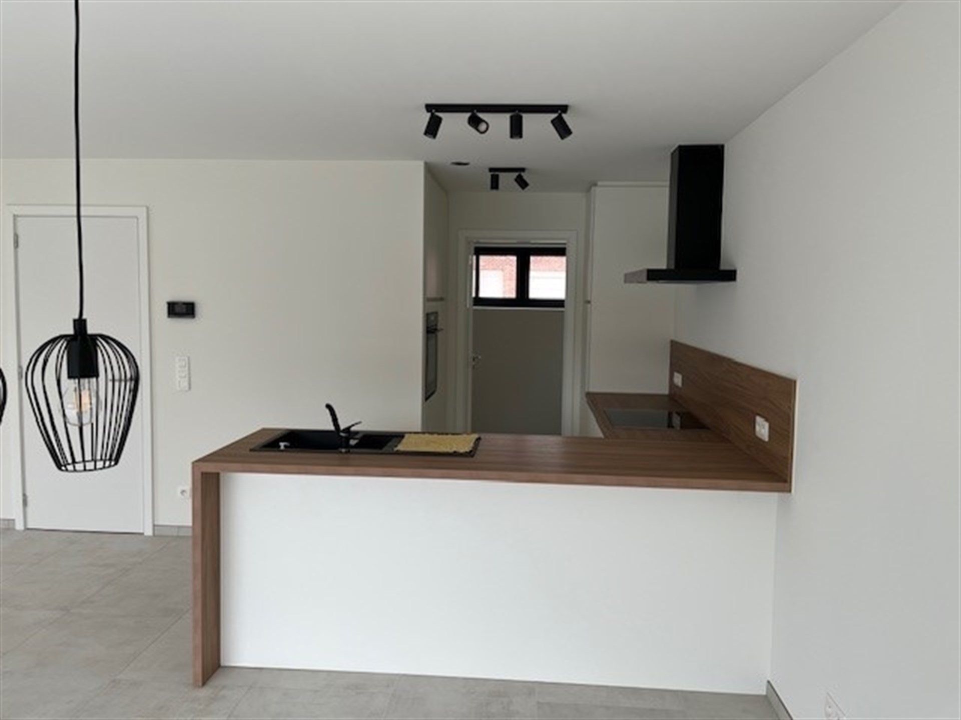 Energiezuinige instapklare nieuwbouwing met gezellige tuin. foto 8