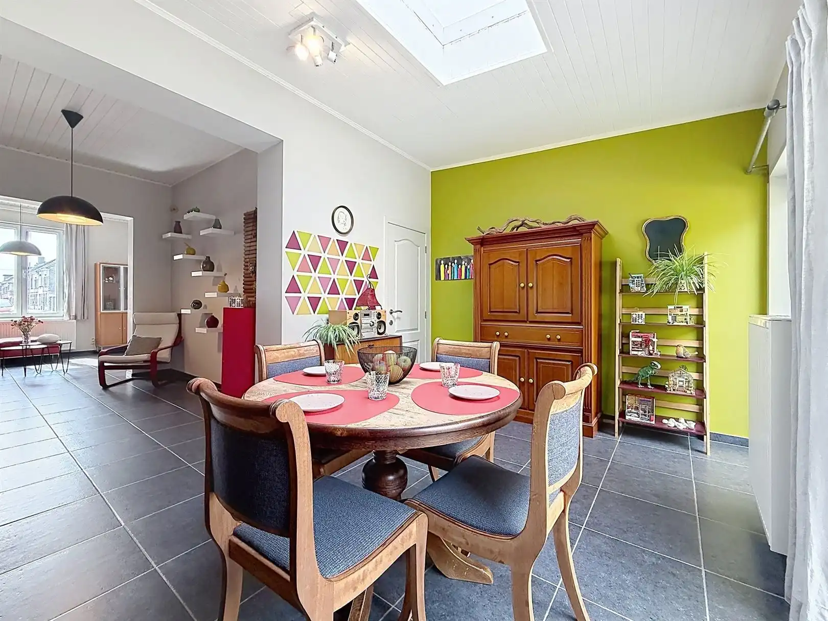 Instapklare stadwoning met koer, 2/3 slpks foto 12