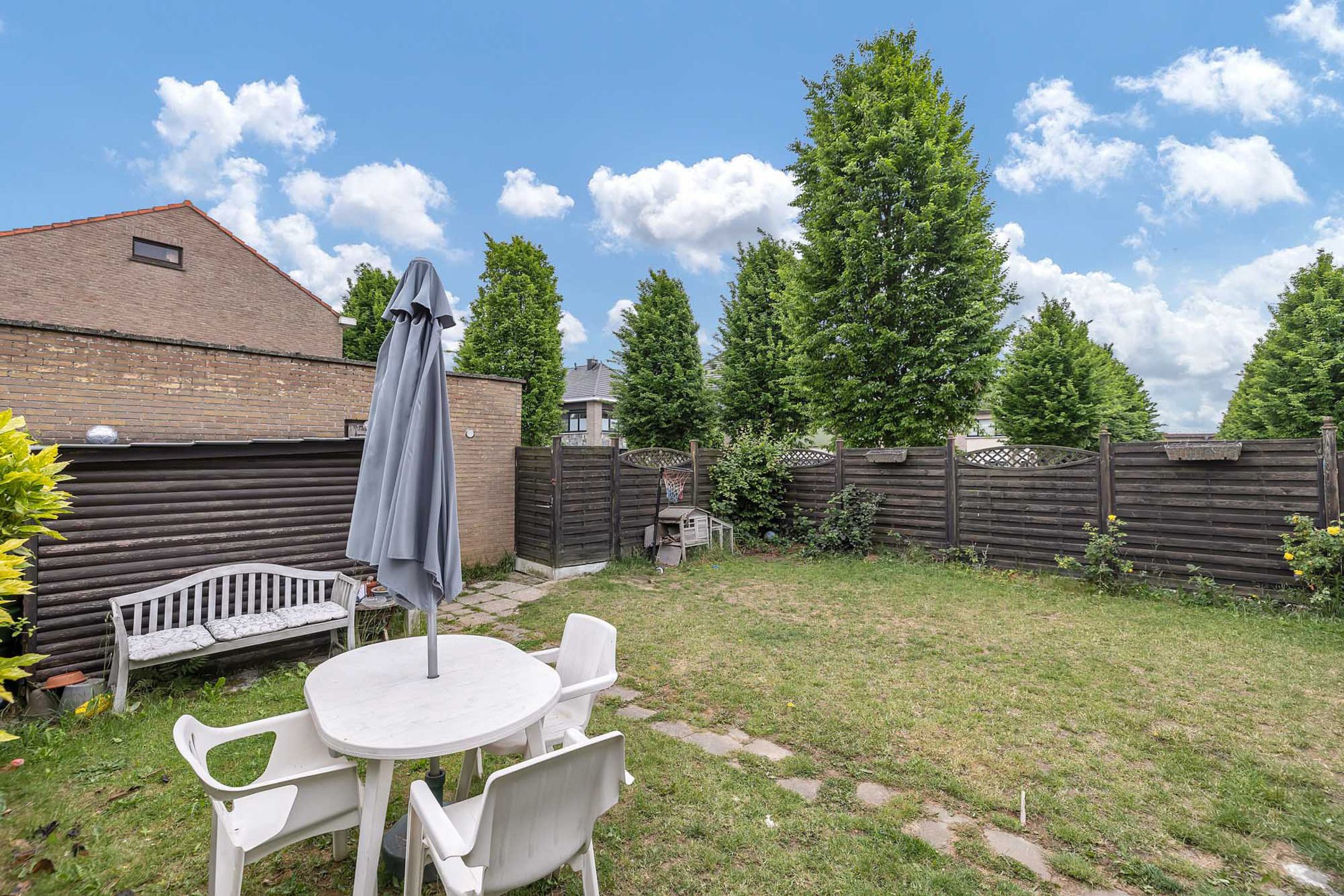 Te renoveren woning met drie slaapkamers en garage foto 16