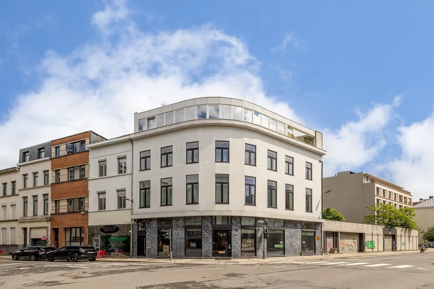 Commercieel handelsgelijkvloers te huur op uitstekende hoeklocatie foto 2