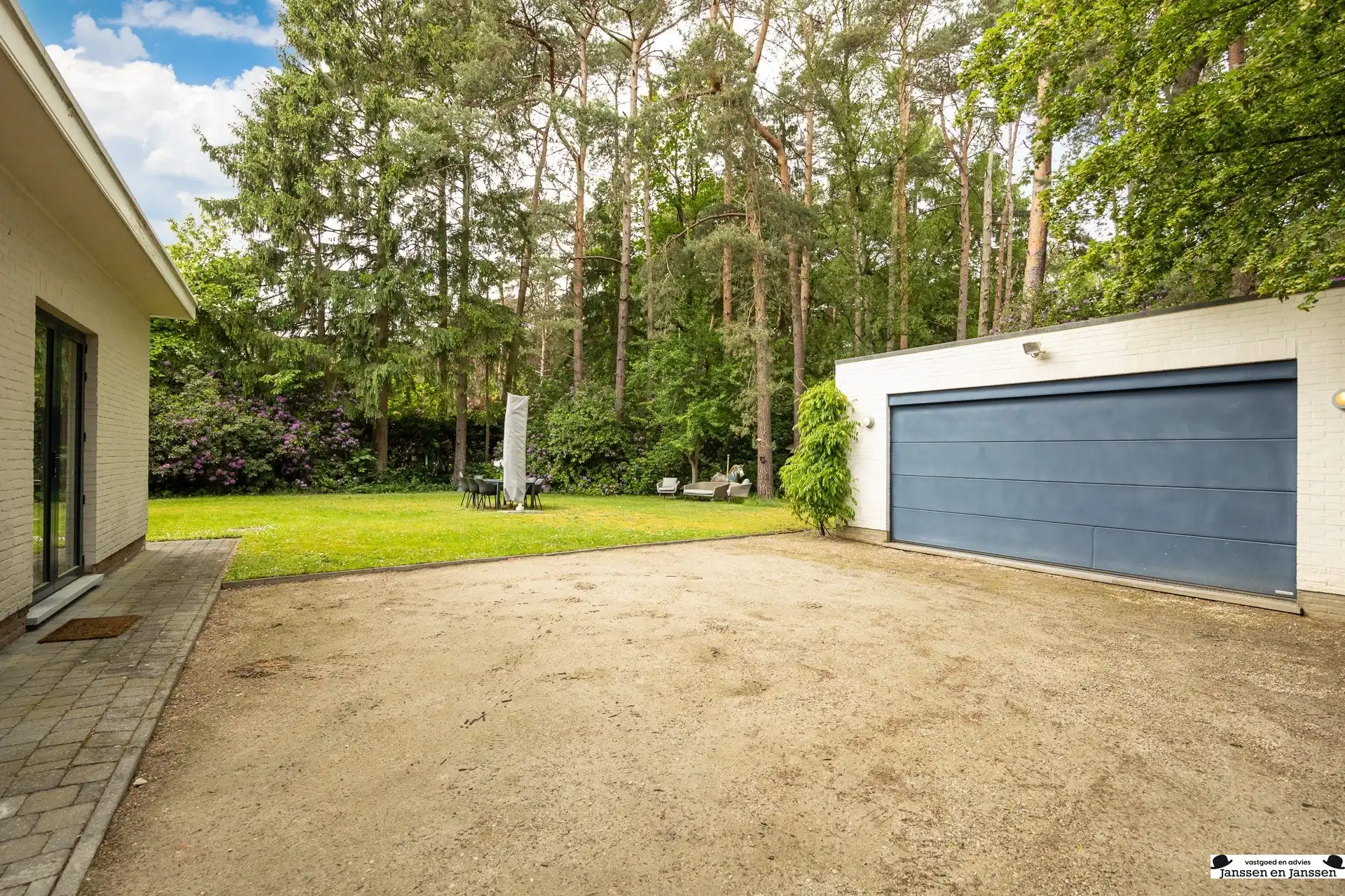 Exclusieve villa op royaal perceel van 3.000 m² grenzend aan uniek natuurdomein foto 27