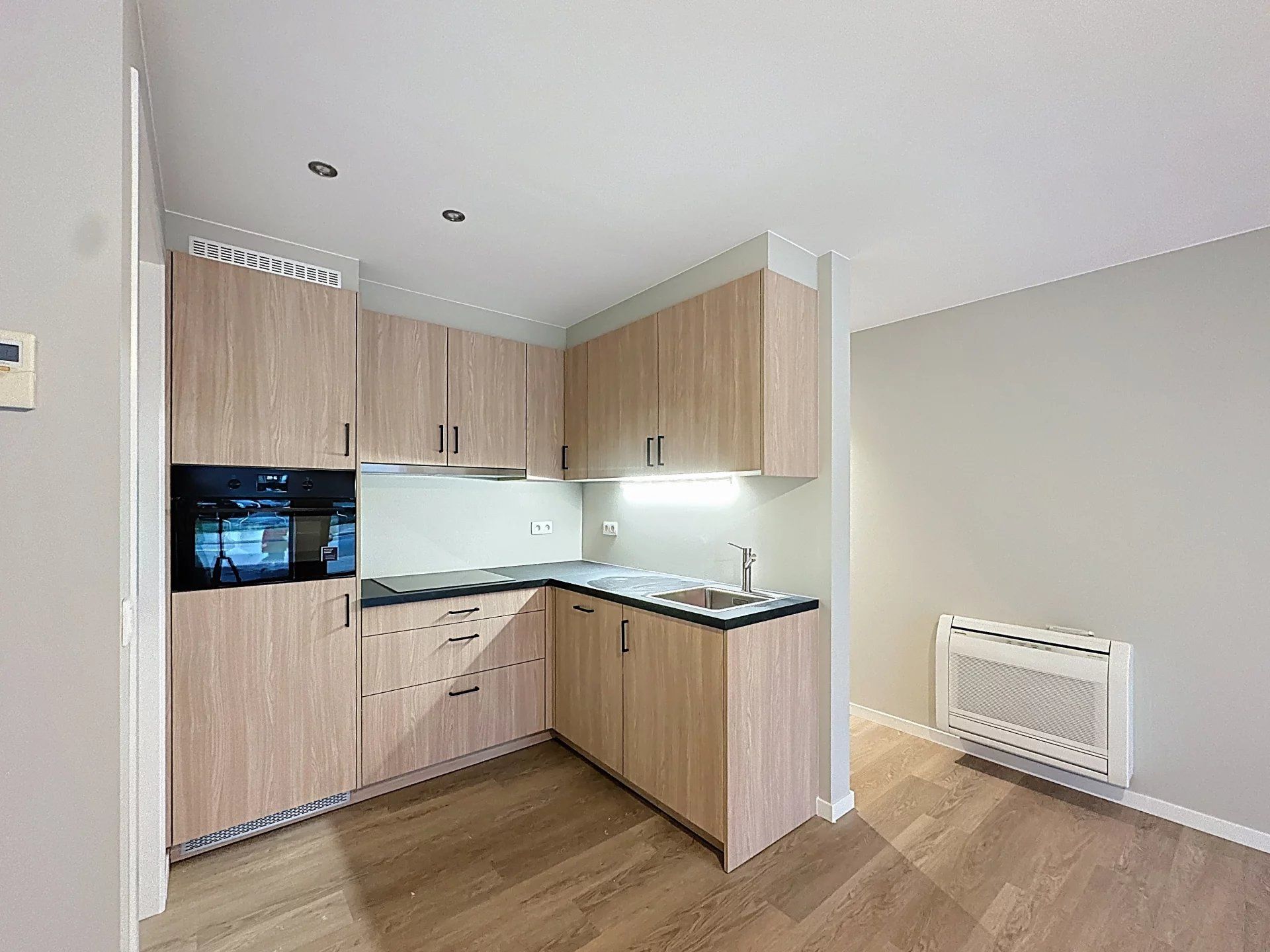 Gelijkvloers appartement met 2 slaapkamers en terras in het centrum van Balen. foto 6